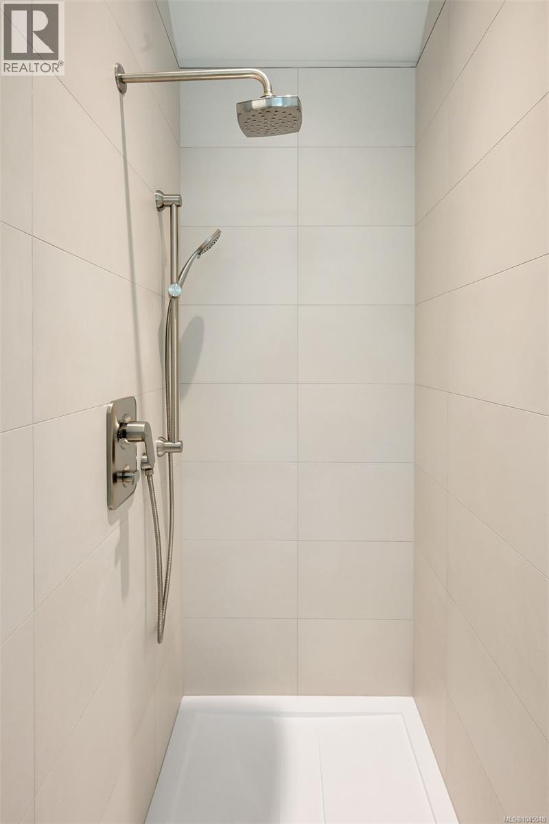 2 1514 Foul Bay Road, Victoria