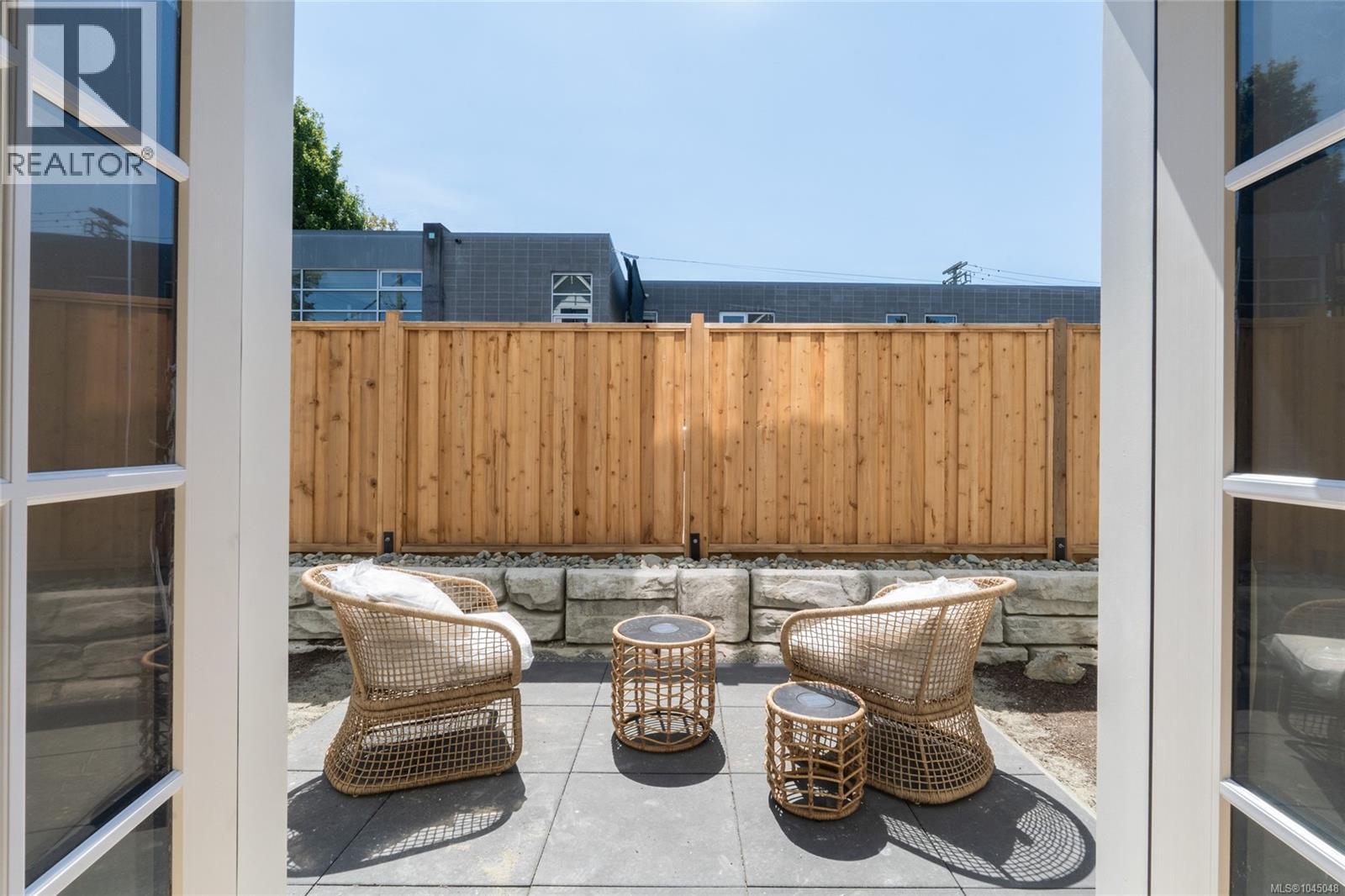 2 1514 Foul Bay Road, Victoria