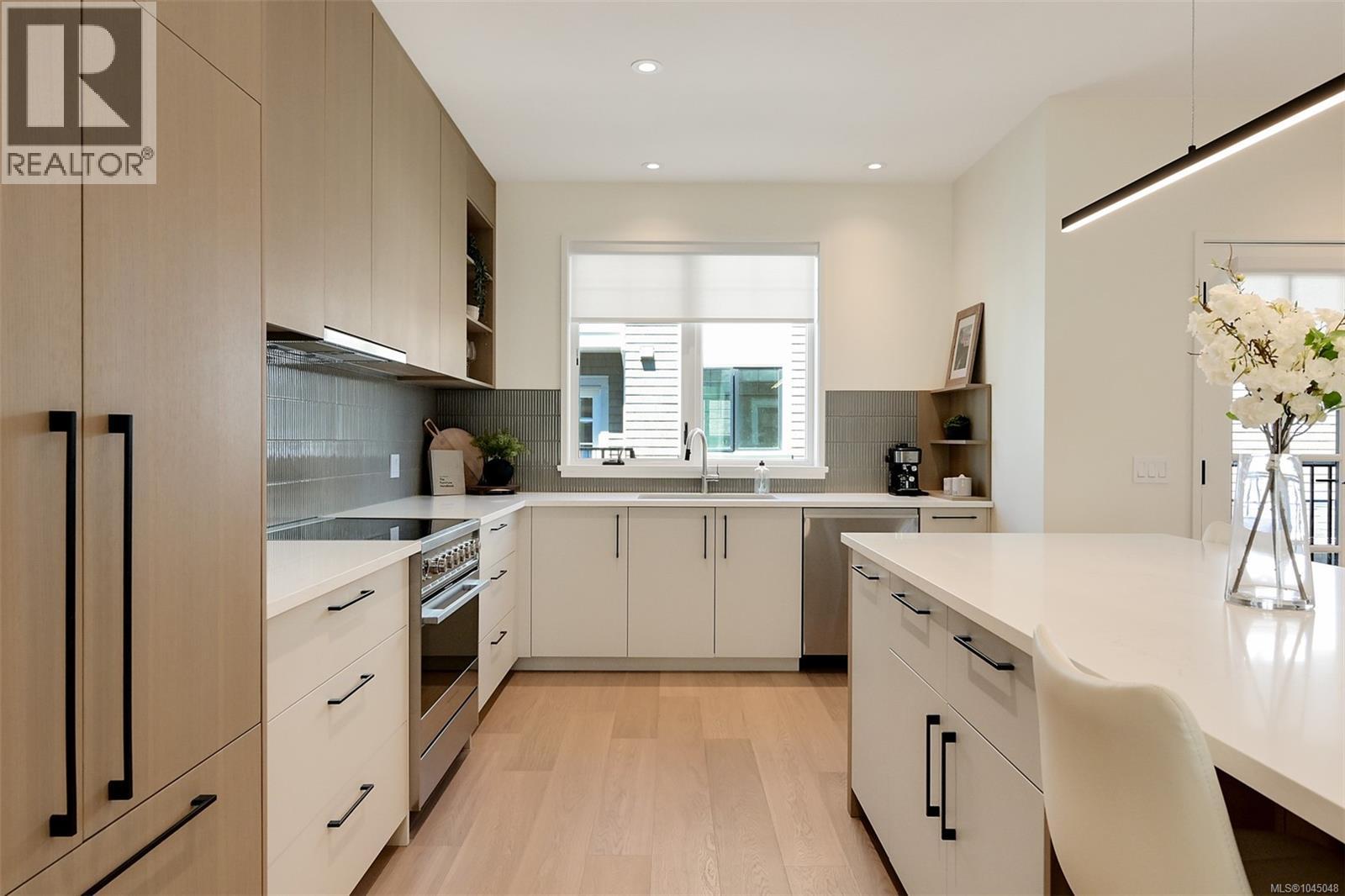 2 1514 Foul Bay Road, Victoria