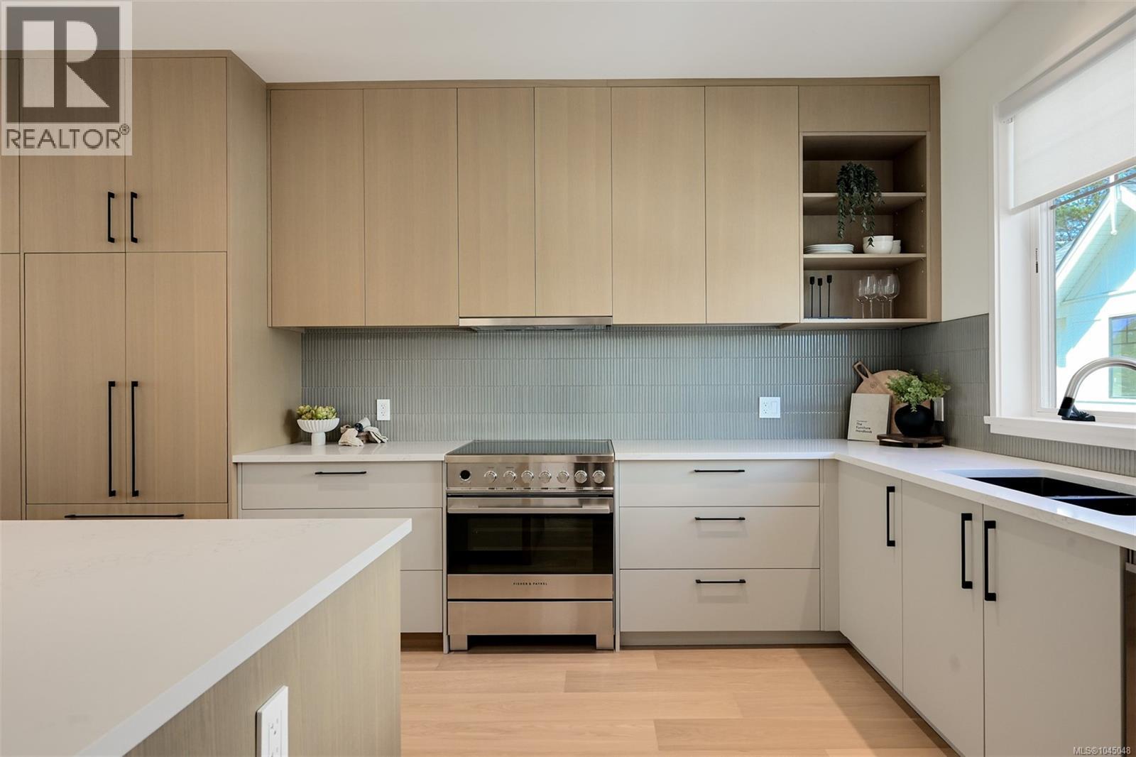 2 1514 Foul Bay Road, Victoria