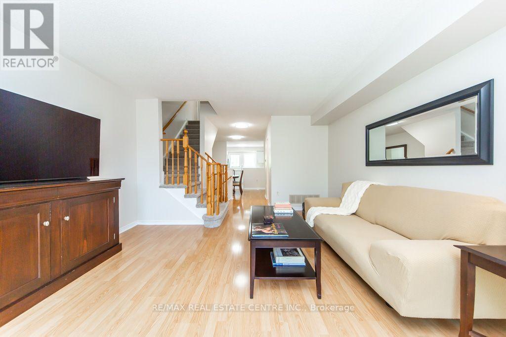 #7 50 STRATHAVEN DRIVE - 10