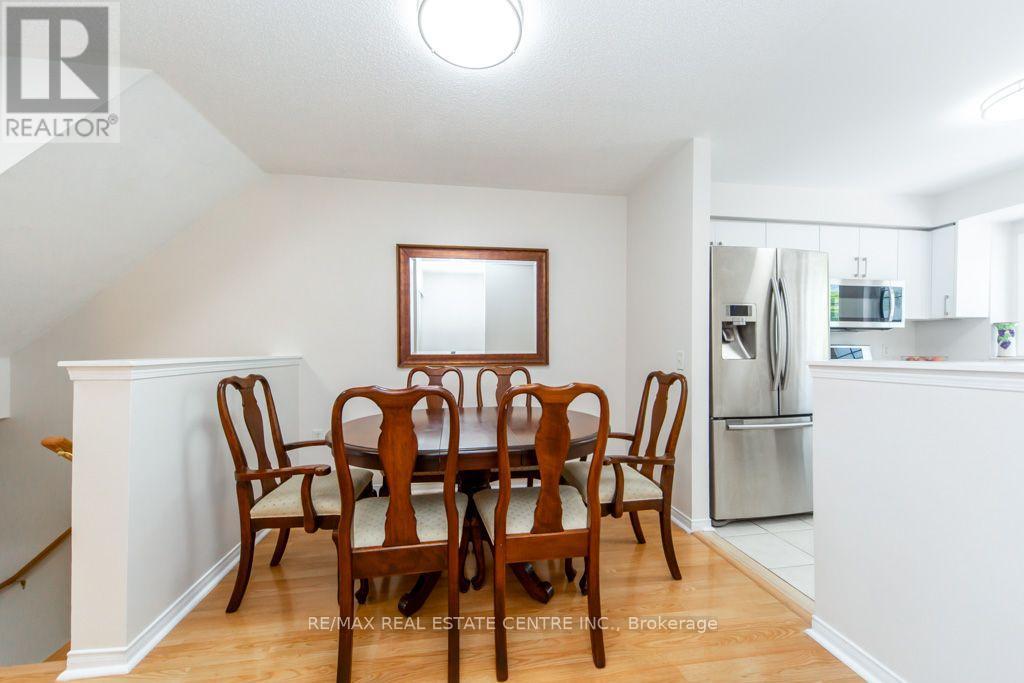 #7 50 STRATHAVEN DRIVE - 13