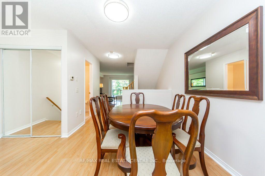 #7 50 STRATHAVEN DRIVE - 14