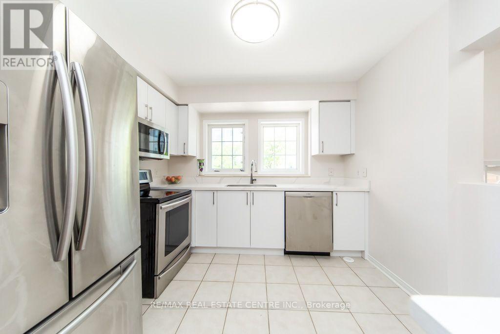 #7 50 STRATHAVEN DRIVE - 16