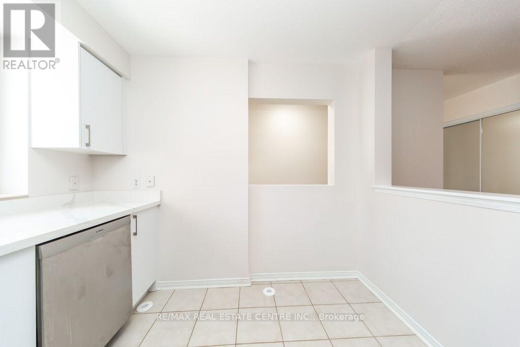 #7 50 STRATHAVEN DRIVE - 19