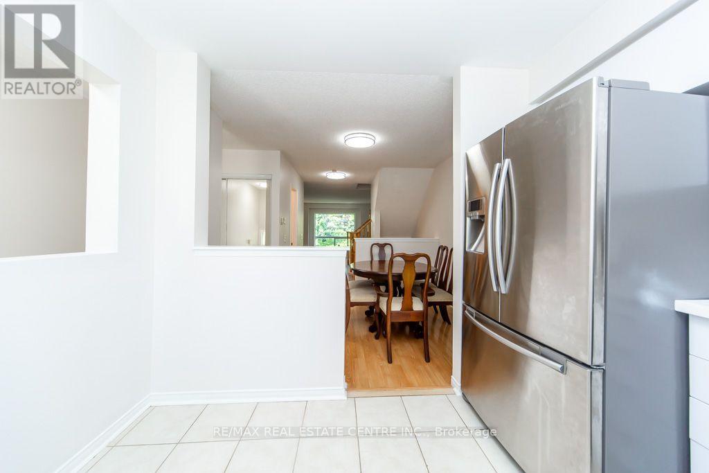 #7 50 STRATHAVEN DRIVE - 20
