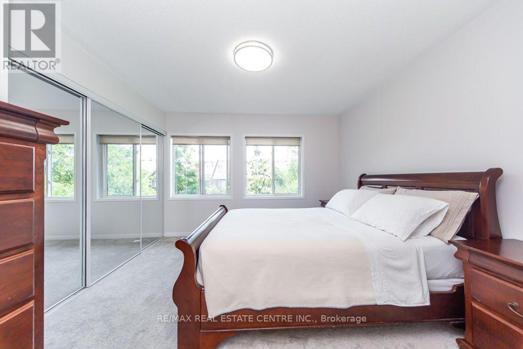 #7 50 STRATHAVEN DRIVE - 25