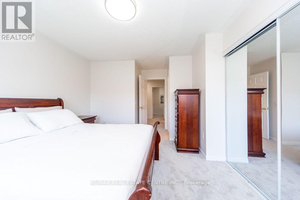 #7 50 STRATHAVEN DRIVE - 26