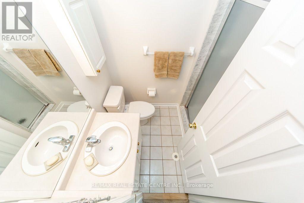 #7 50 STRATHAVEN DRIVE - 29