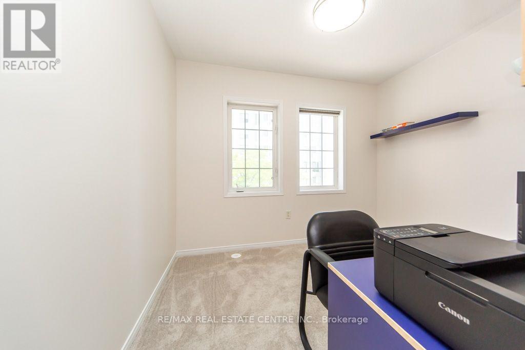 #7 50 STRATHAVEN DRIVE - 30