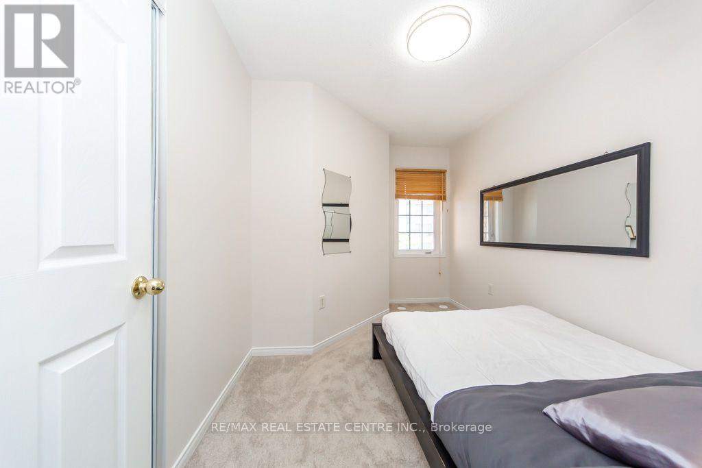 #7 50 STRATHAVEN DRIVE - 33
