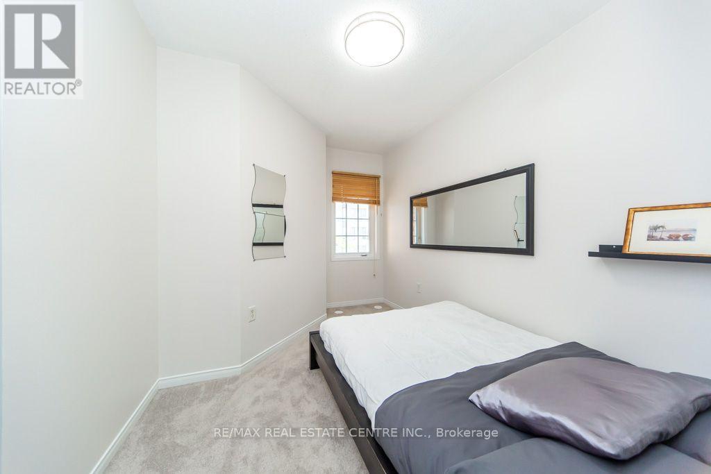 #7 50 STRATHAVEN DRIVE - 34