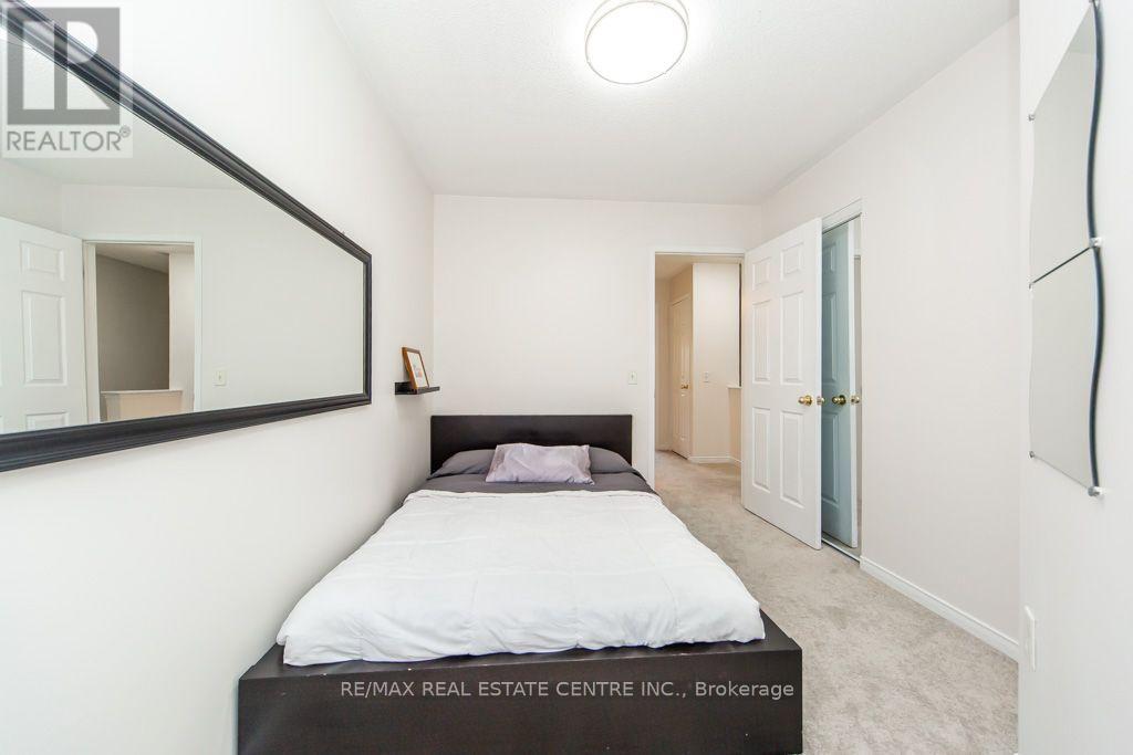 #7 50 STRATHAVEN DRIVE - 35