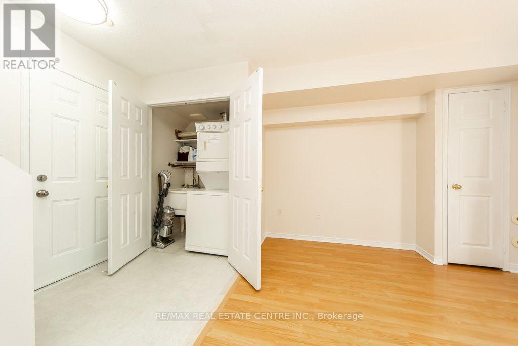 #7 50 STRATHAVEN DRIVE - 41
