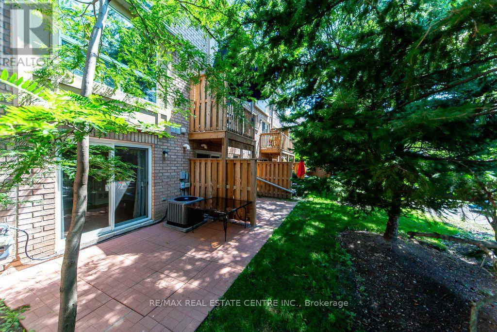 #7 50 STRATHAVEN DRIVE - 45