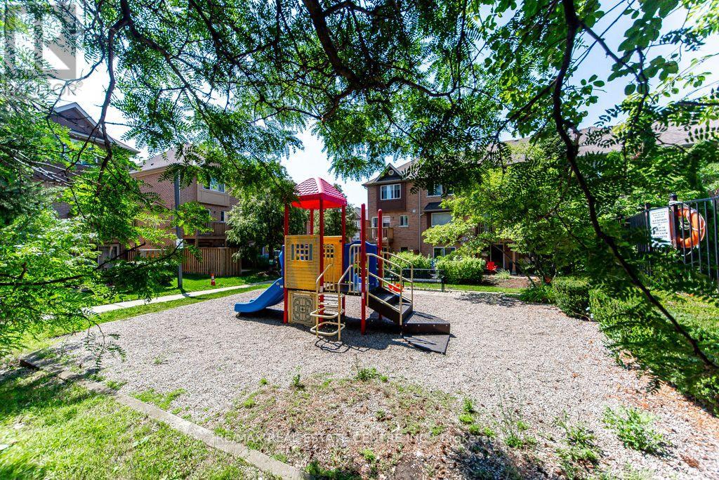 #7 50 STRATHAVEN DRIVE - 48