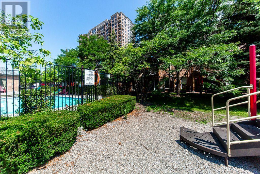 #7 50 STRATHAVEN DRIVE - 50
