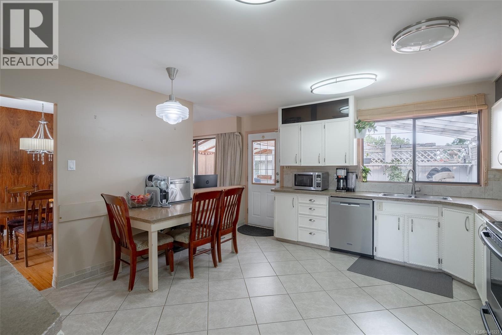 2490 Highland Blvd - Image 13