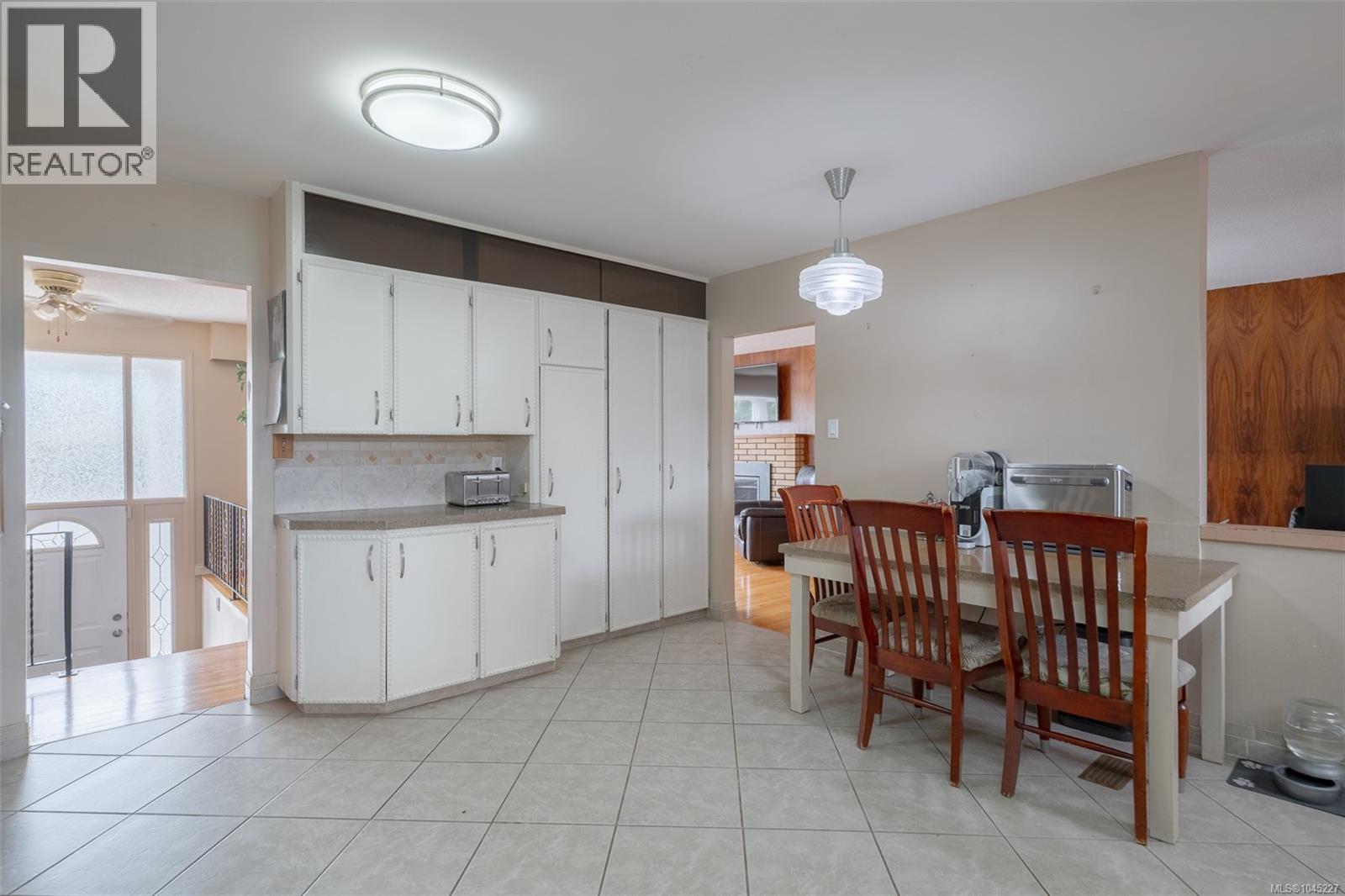 2490 Highland Blvd - Image 14