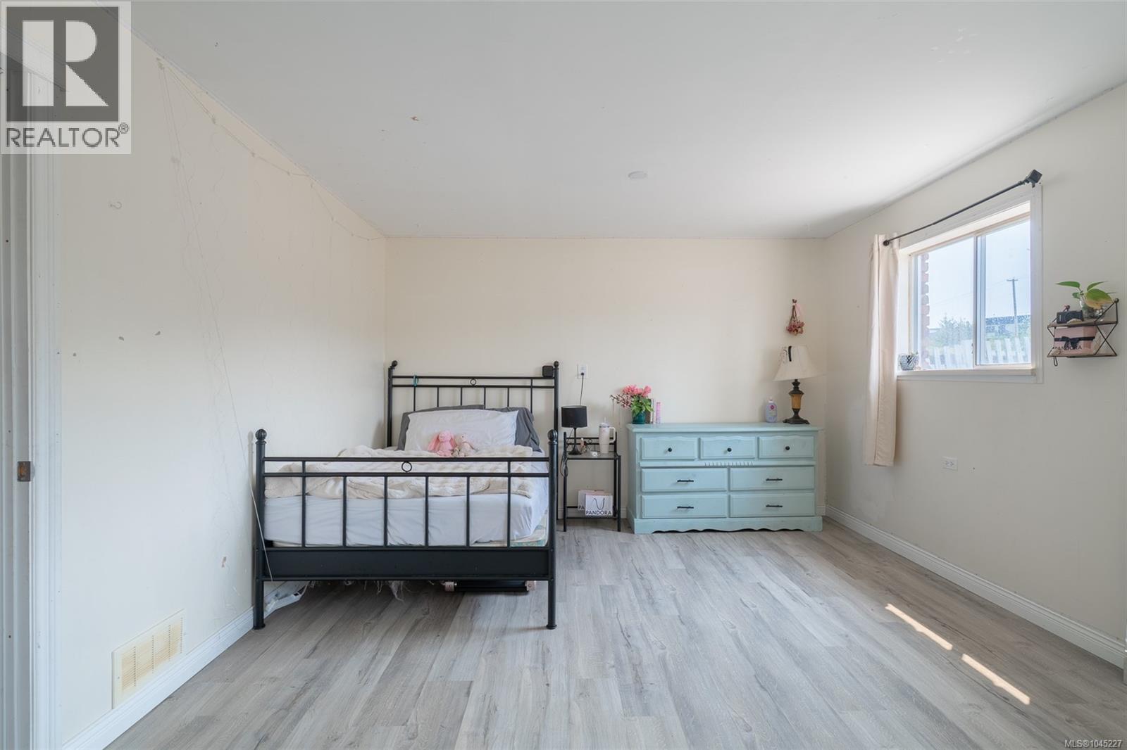 2490 Highland Blvd - Image 23