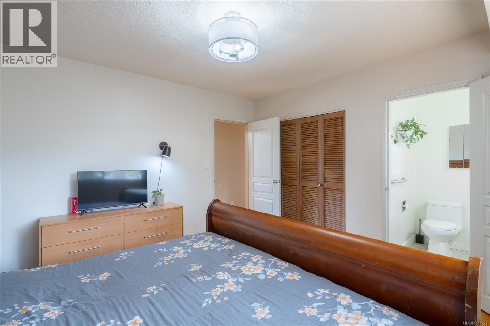 2490 Highland Blvd - Image 18