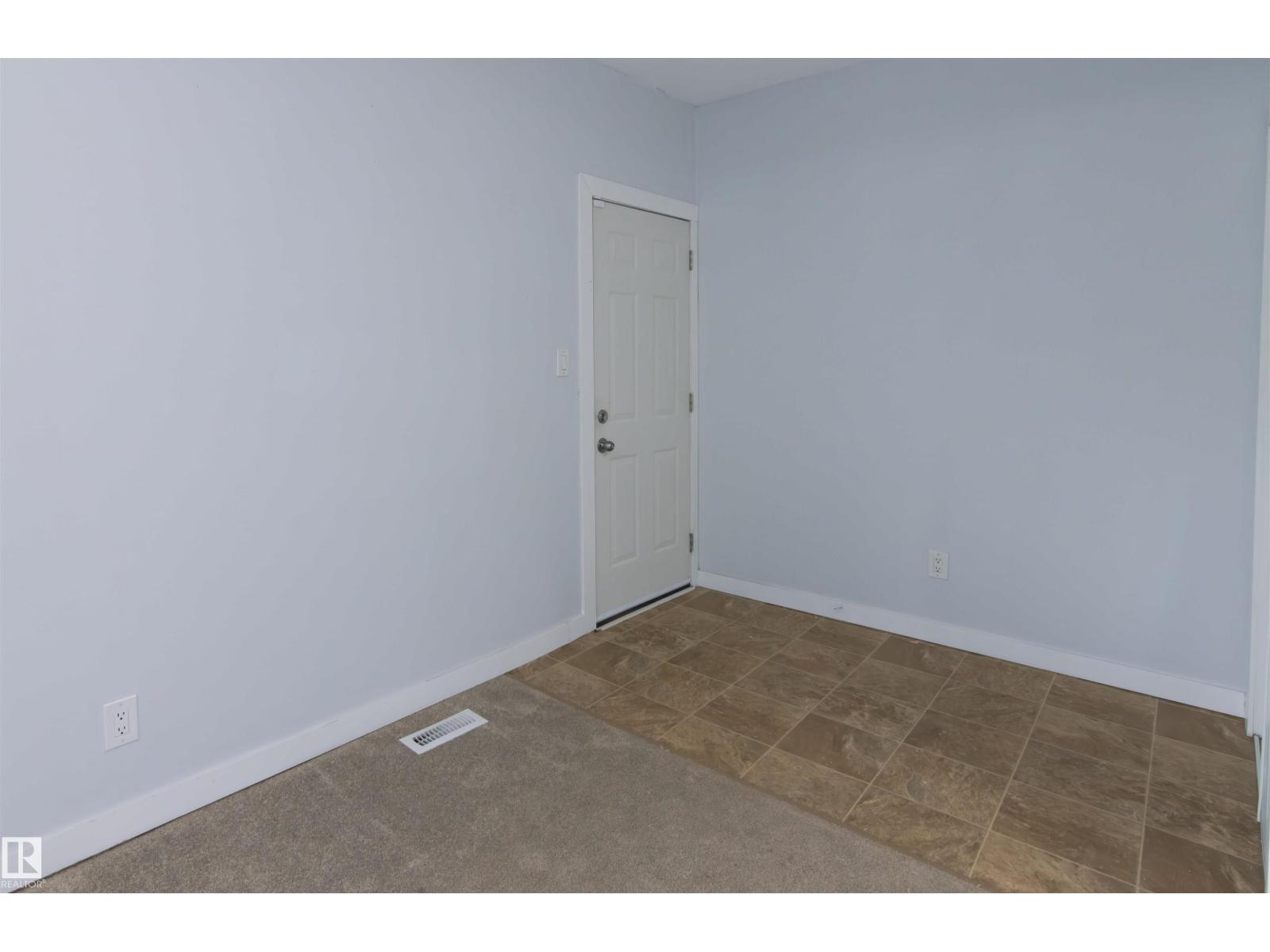 11029 95 ST NW - 4