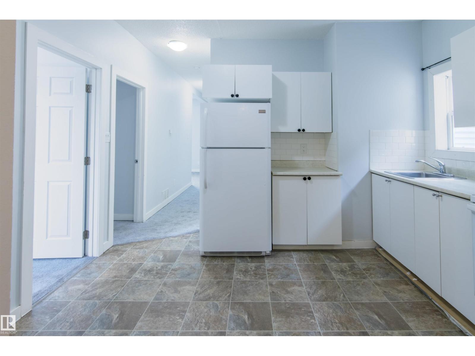11029 95 ST NW - 8