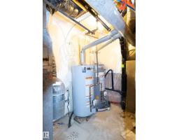 11029 95 St Nw, Edmonton, AB T5H2E9 Photo 36
