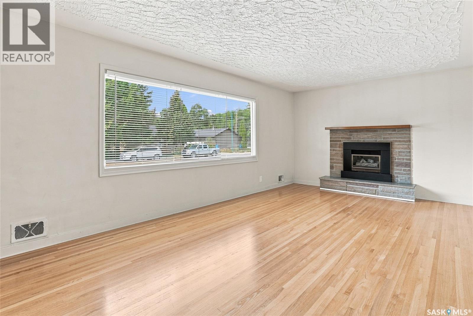 2409 York AVENUE, Saskatoon — photo 2