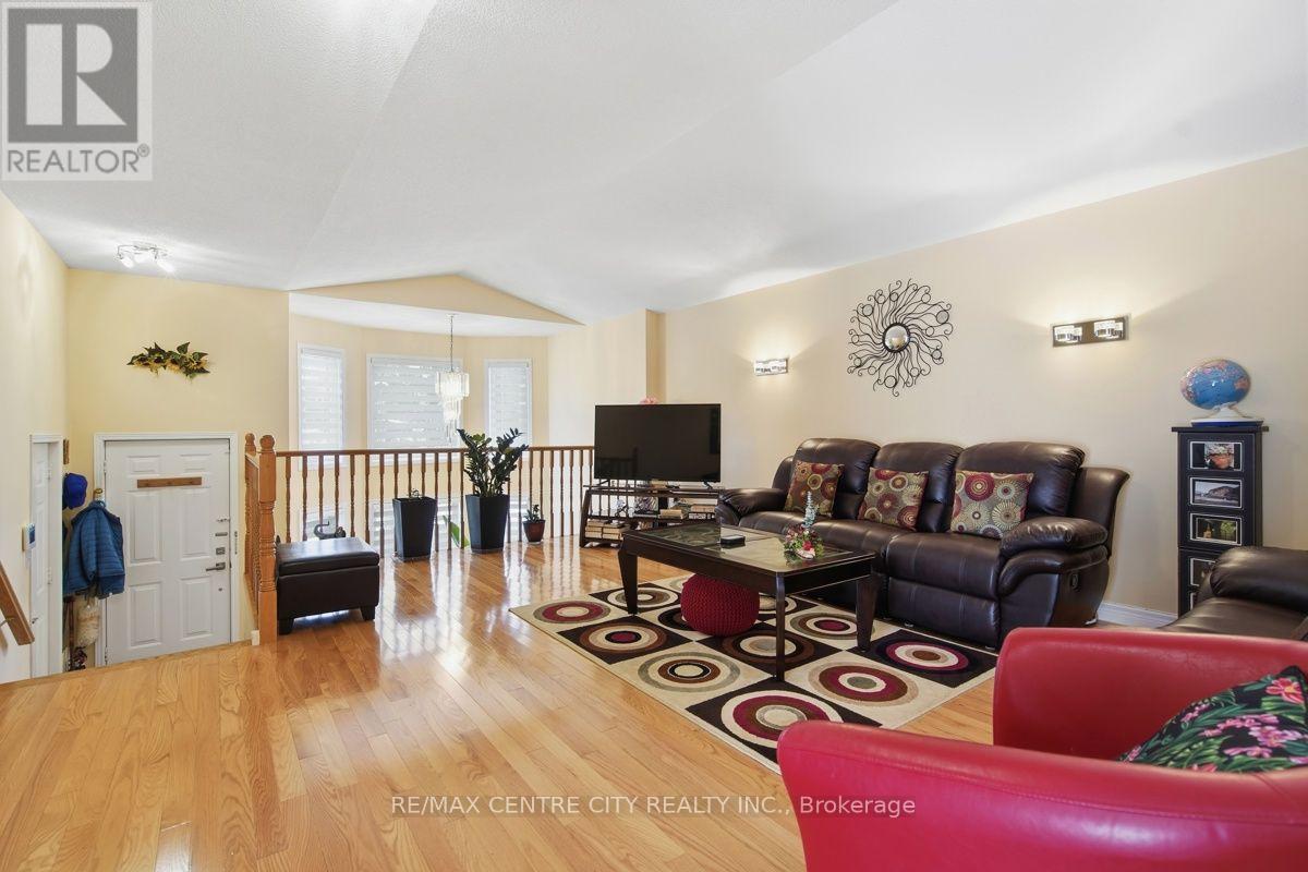 825 RAILTON AVENUE - 11