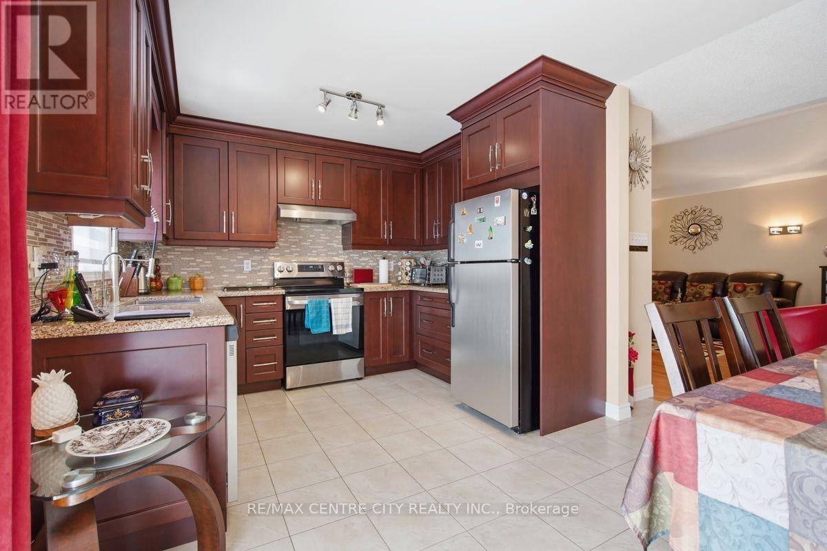 825 RAILTON AVENUE - 17
