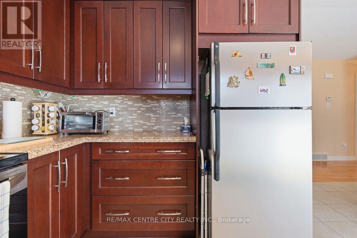 825 RAILTON AVENUE - 20