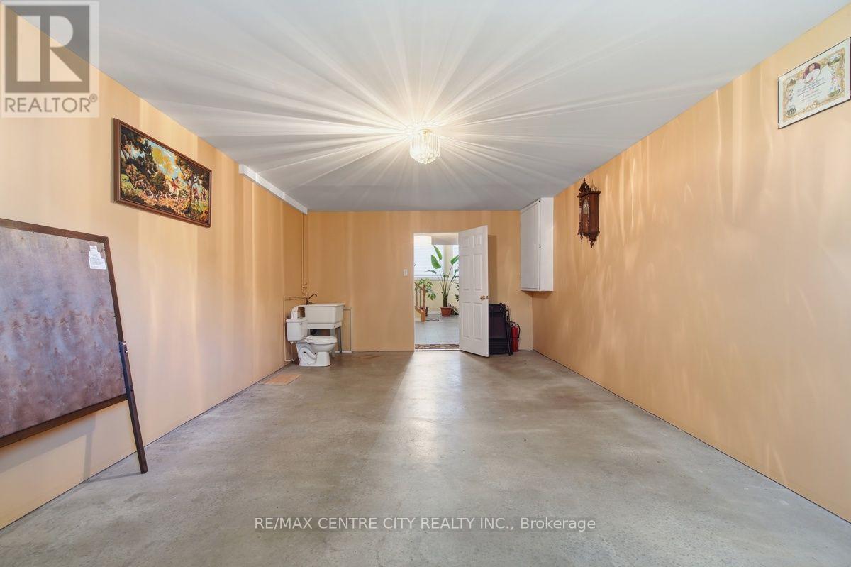 825 RAILTON AVENUE - Image 33