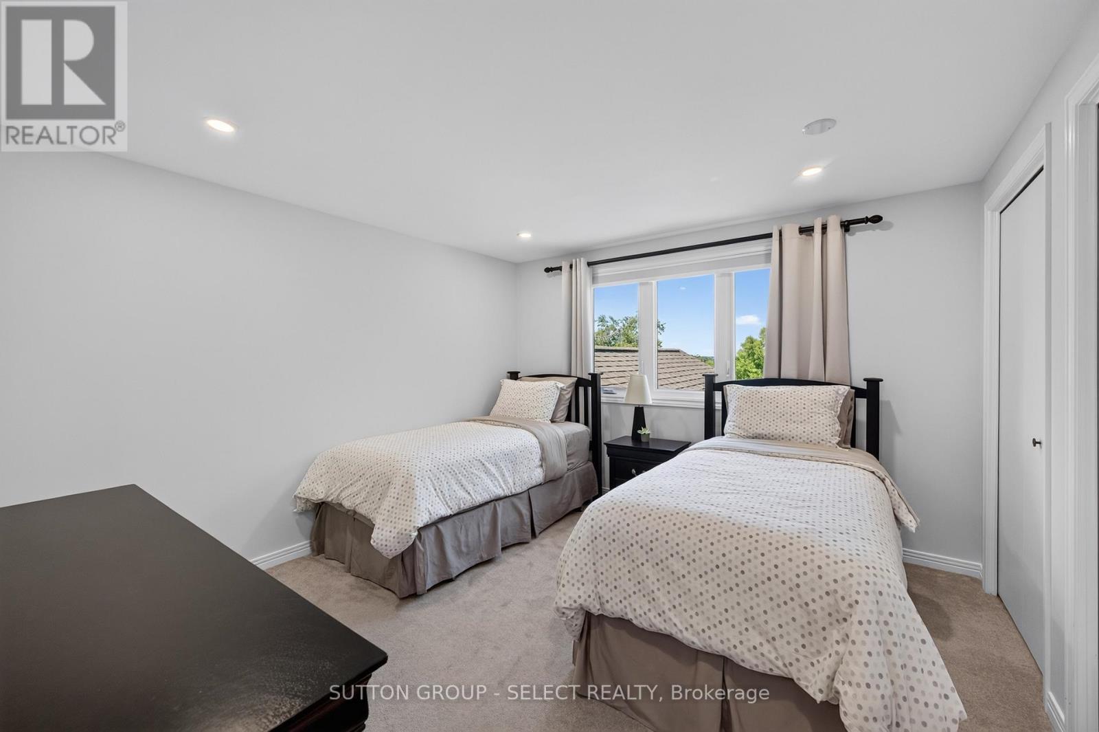 48 LOOKOUT COURT - Image 27