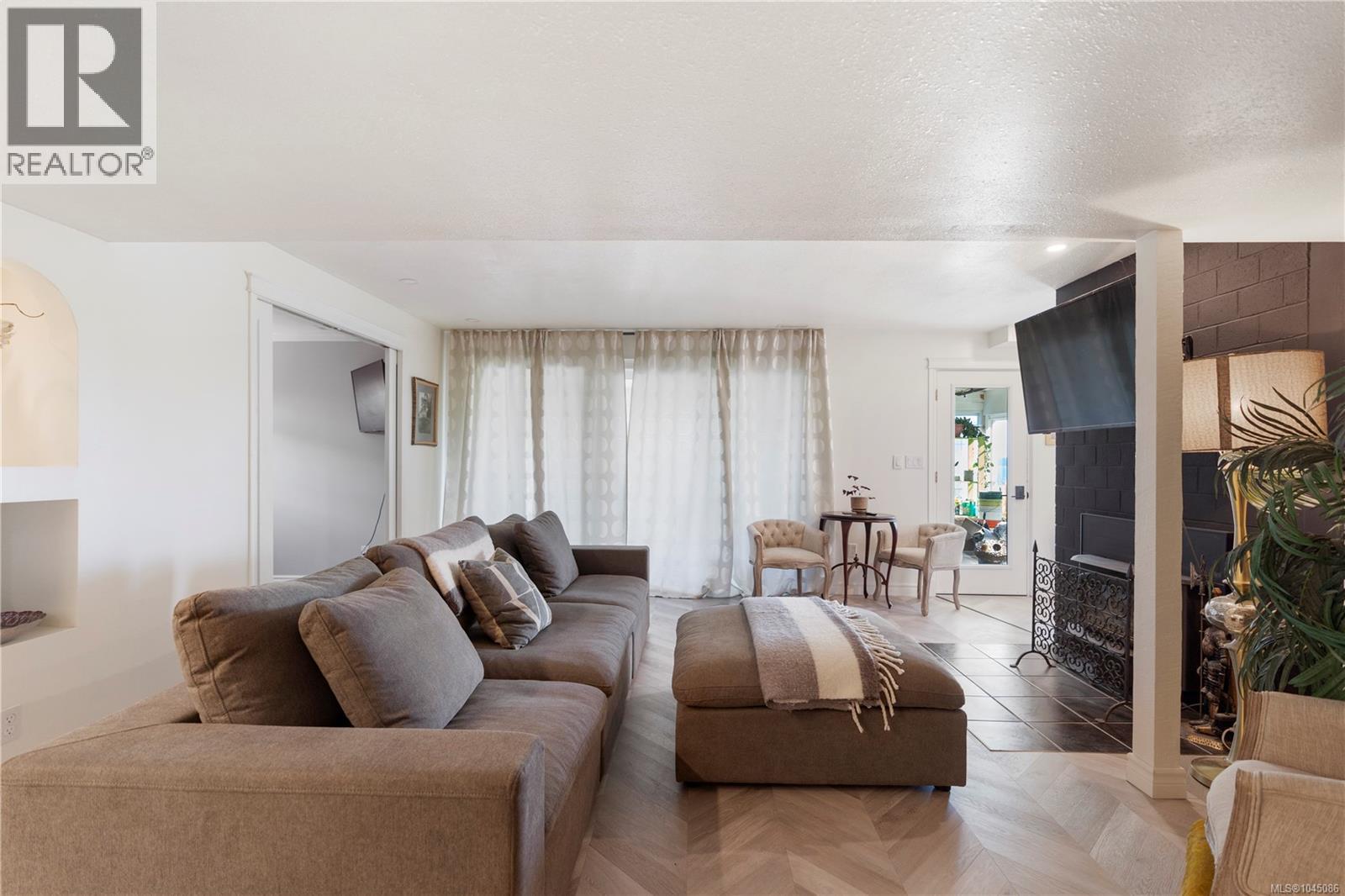 3632 Seaview Cres - 31