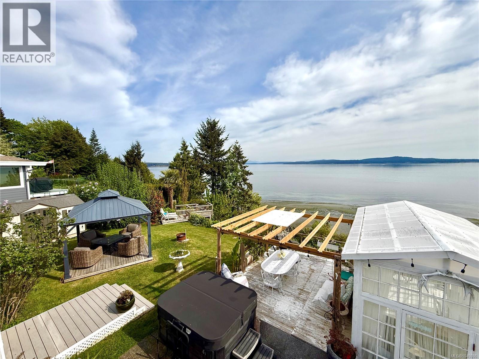 3632 Seaview Cres - Image 40