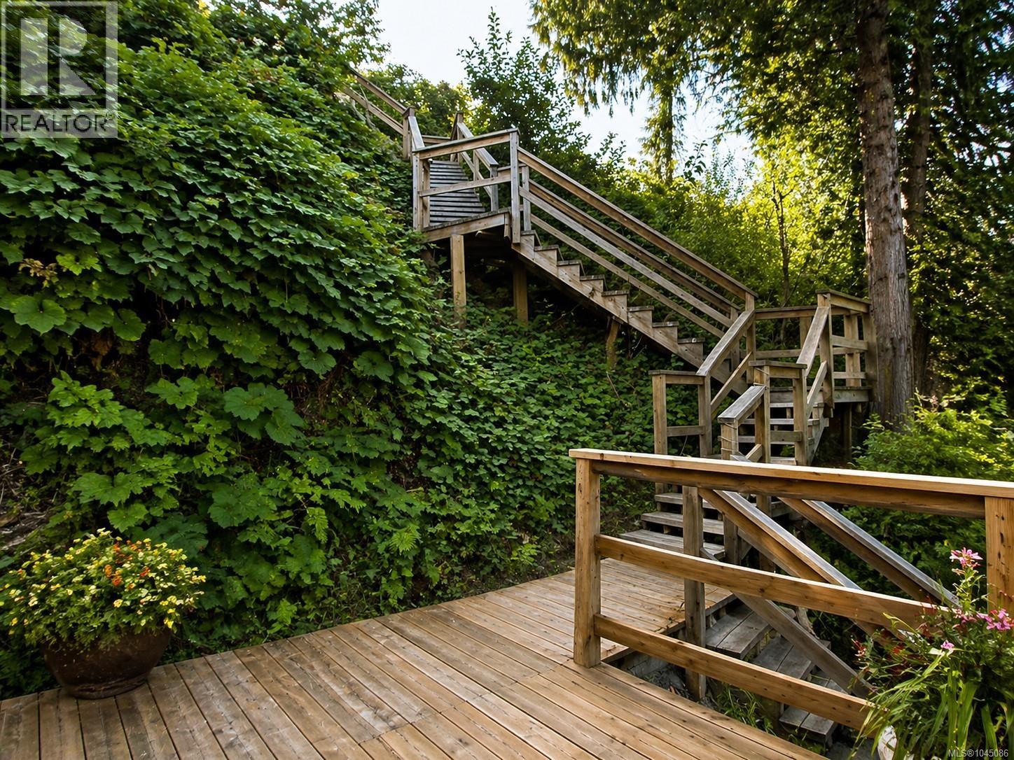 3632 Seaview Cres - Image 51