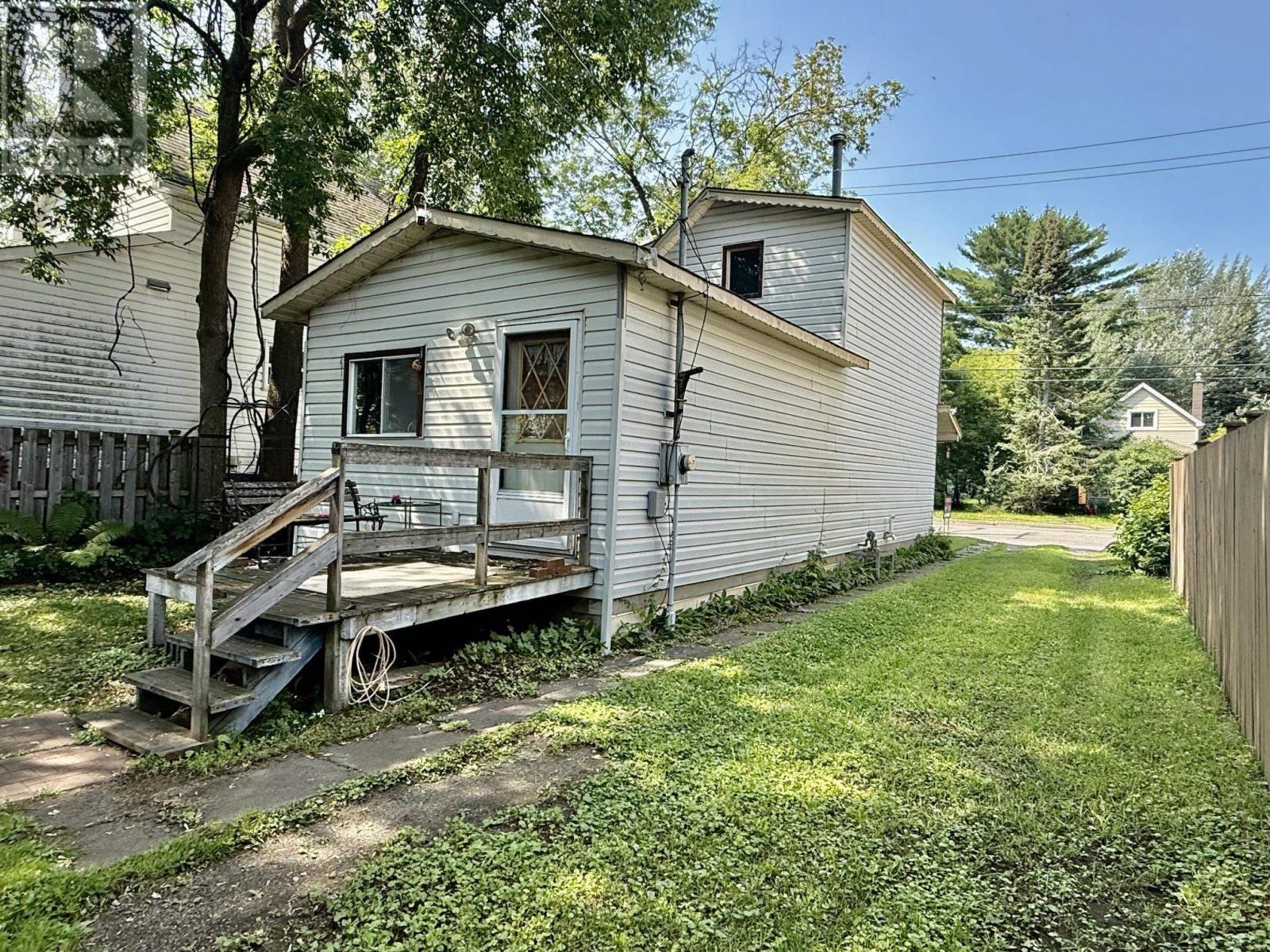 446 Vickers ST N - 2