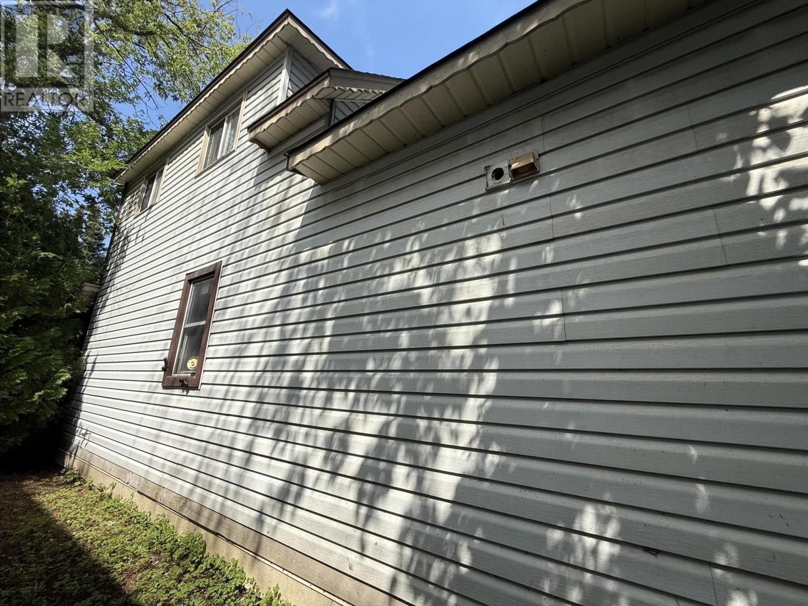 446 Vickers ST N - Image 5