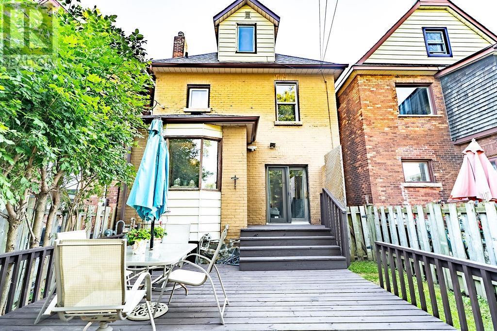 637 Catherine St. - 40
