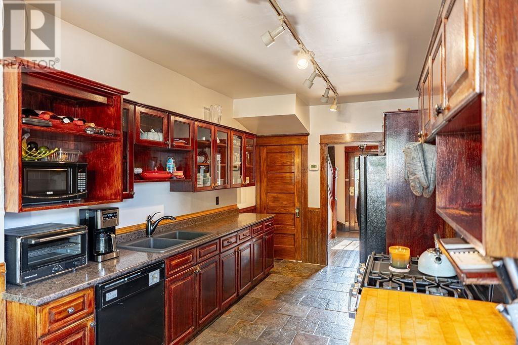 637 Catherine St. - 5