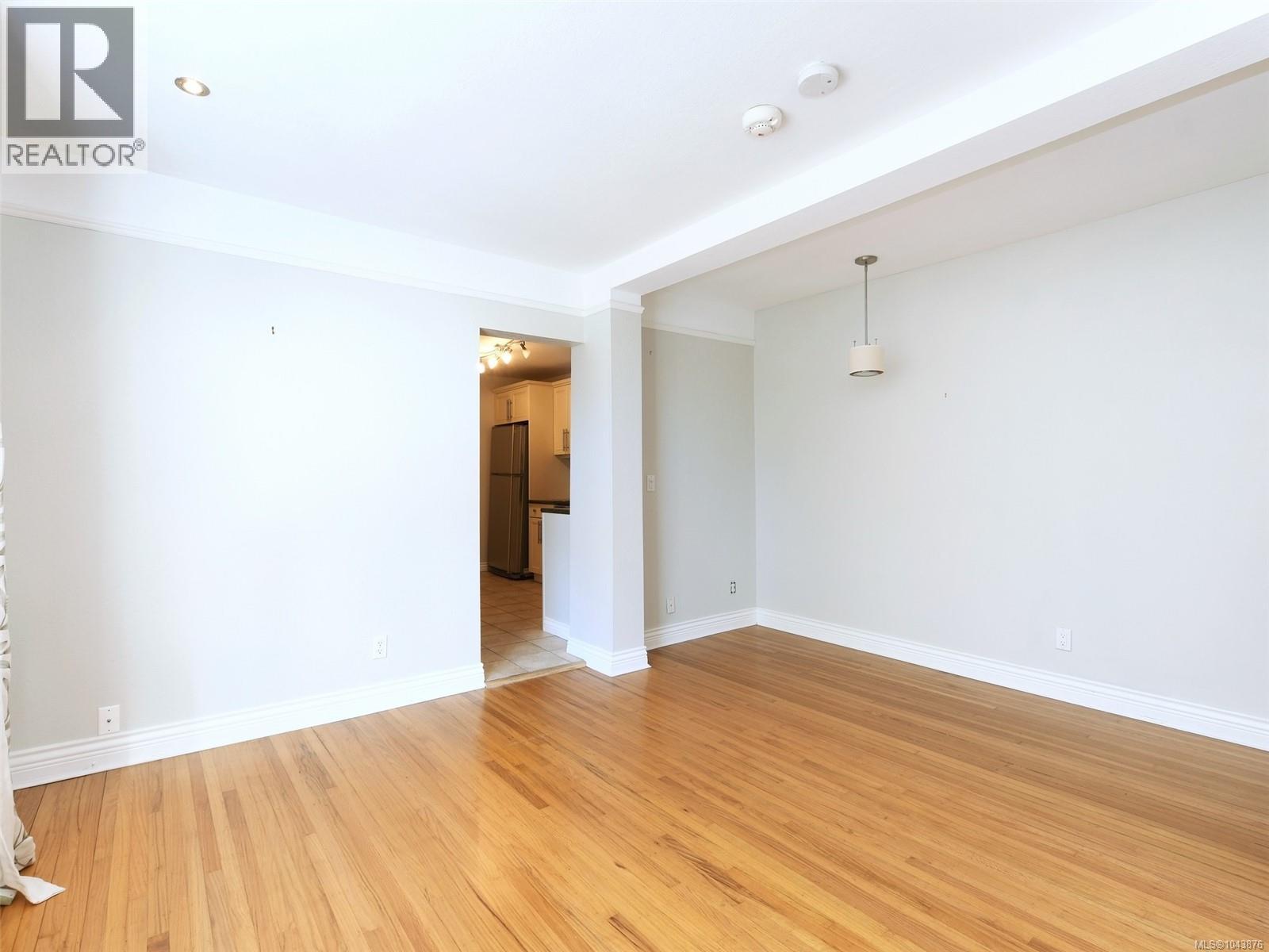 121/123 South Turner St - 24