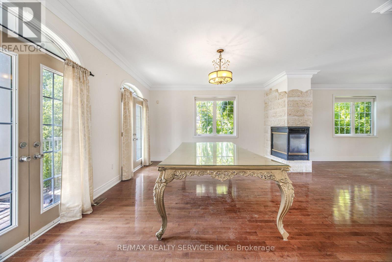 135 SPRUCE AVENUE - 14