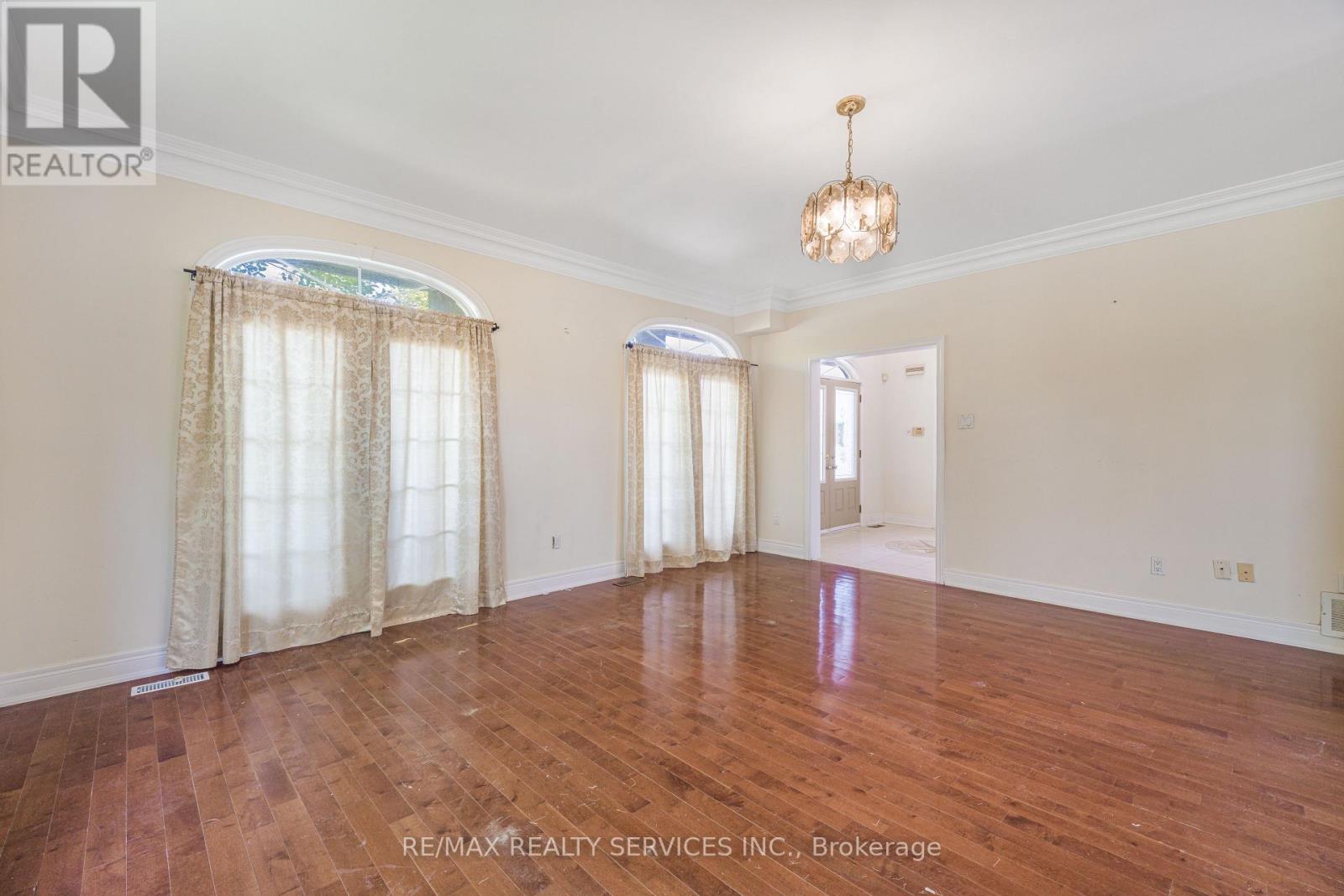 135 SPRUCE AVENUE - 18