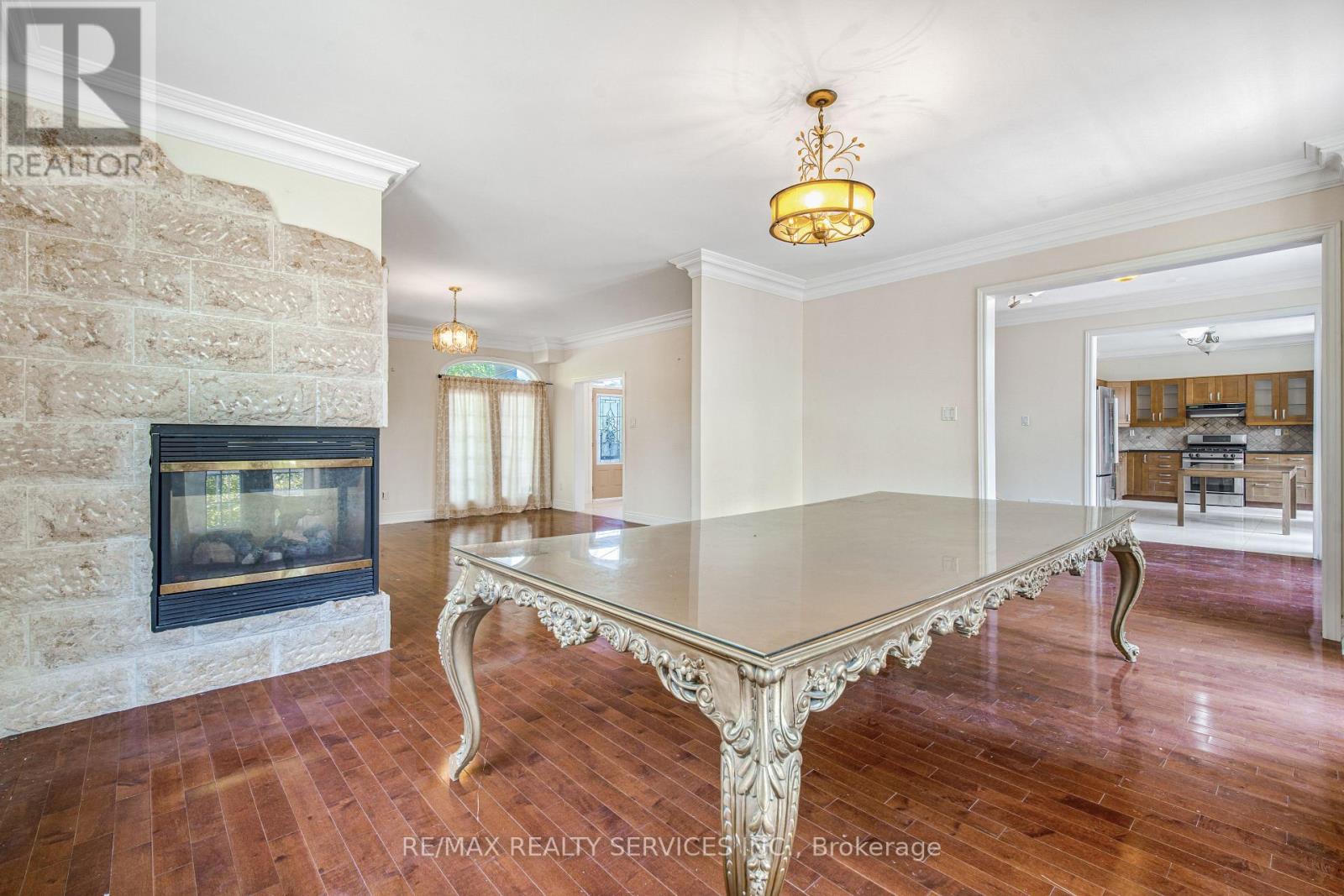 135 SPRUCE AVENUE - 16
