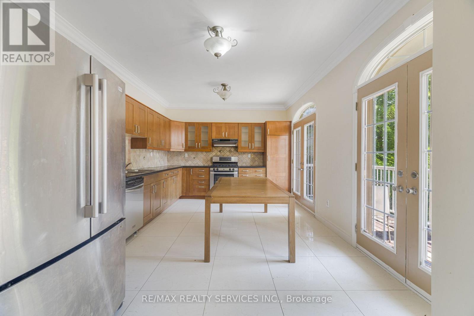 135 SPRUCE AVENUE - Image 9