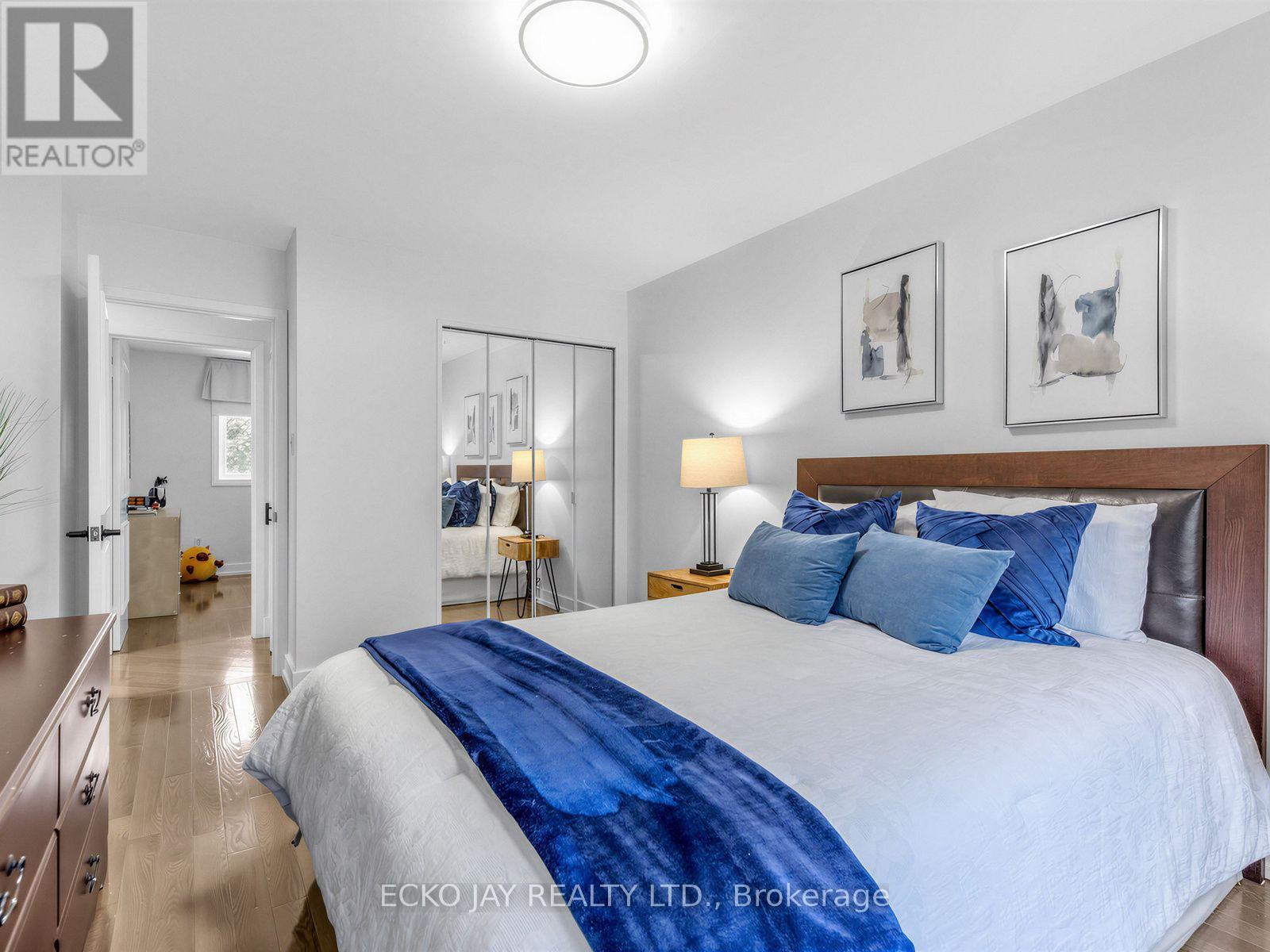 22 MEADOWGLADE CRESCENT - 25