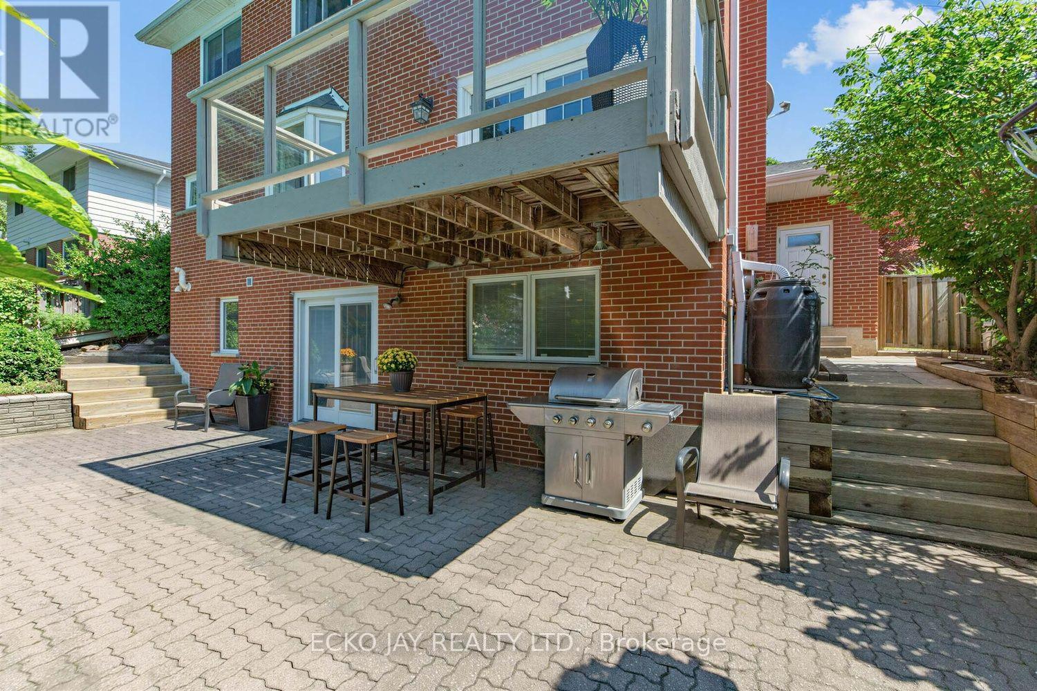 22 MEADOWGLADE CRESCENT - 39