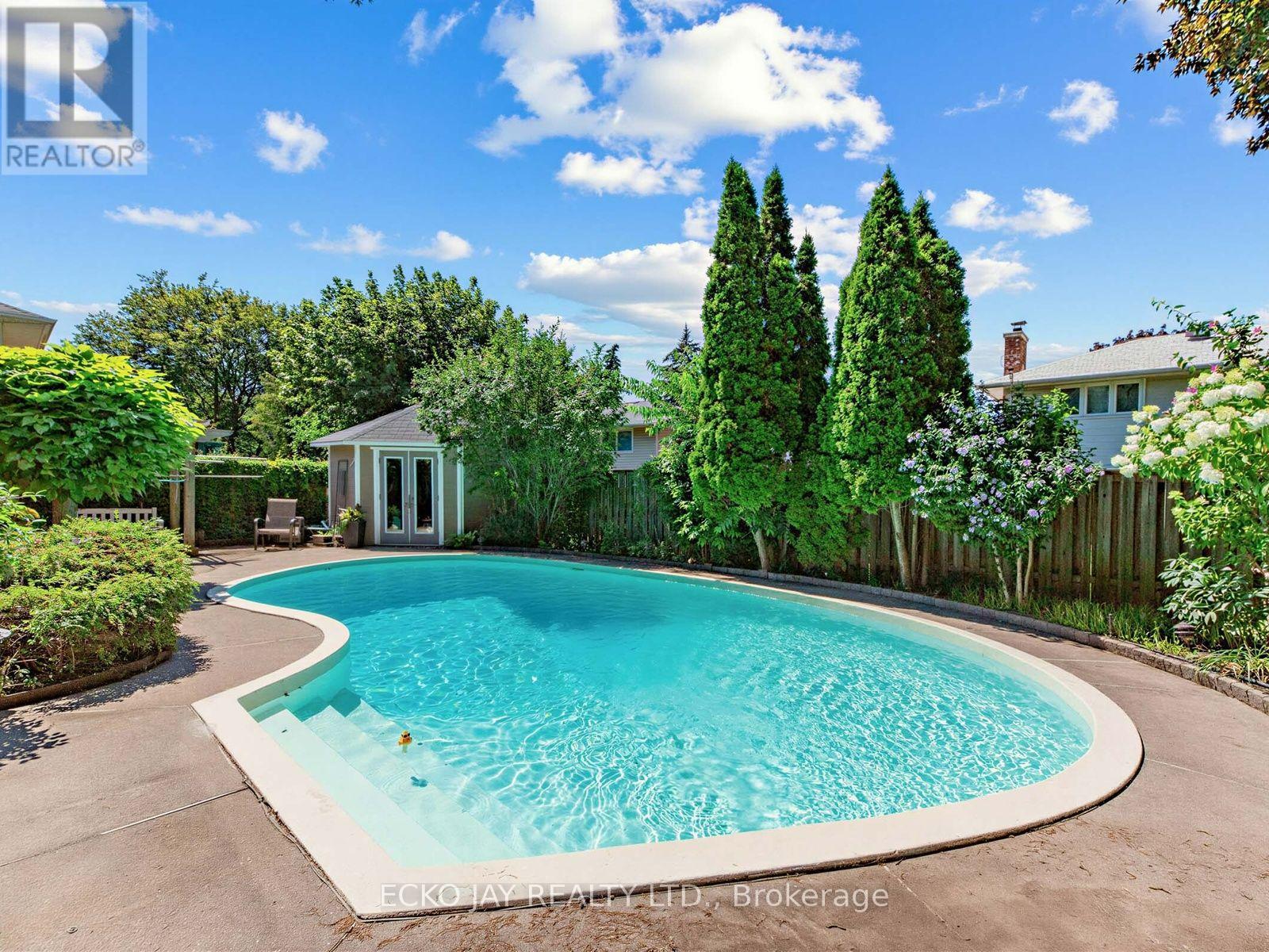 22 MEADOWGLADE CRESCENT - 5
