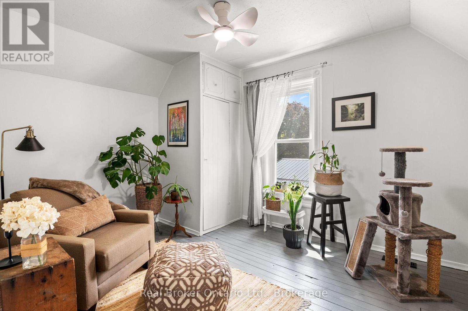 677 GARAFRAXA STREET N - Image 12